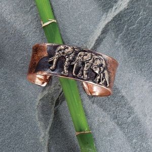 Uno Allo Volta Safari Elephant Family Brass Cuff
